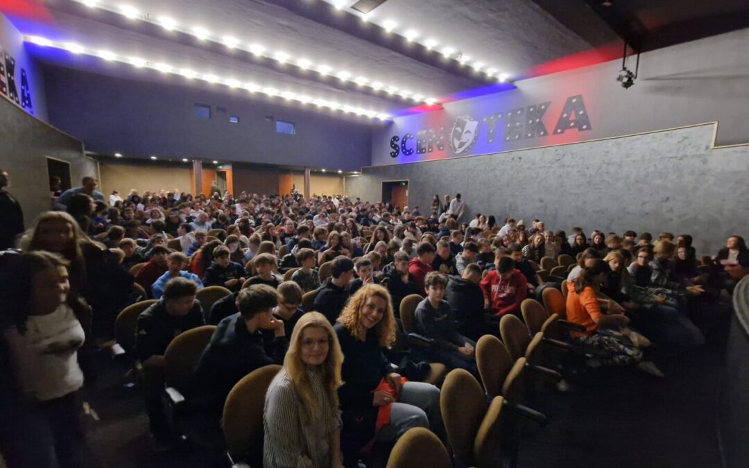SEDMAŠI U KAZALIŠTU