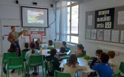 Učenici 3. b razreda u školskoj knjižnici